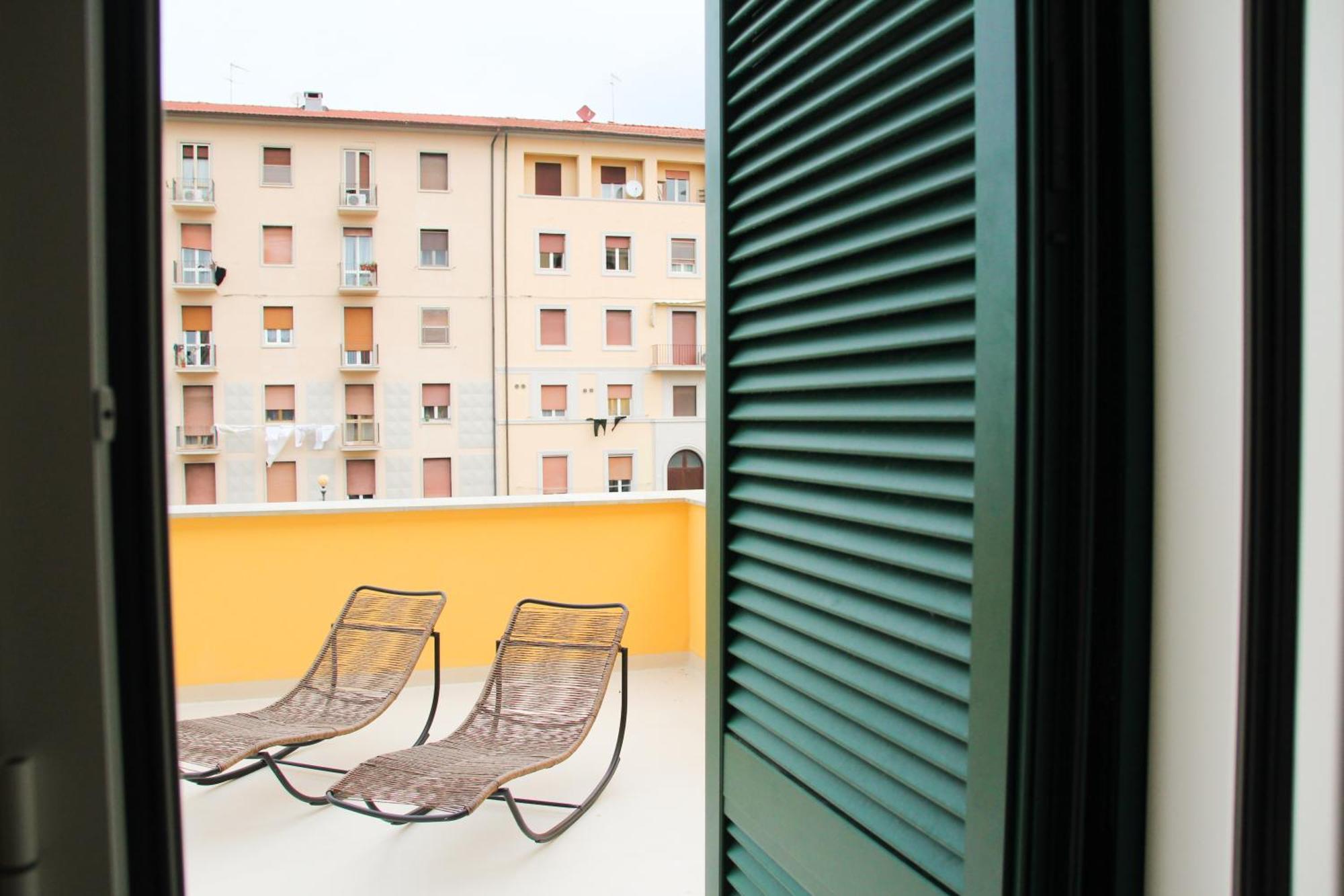 Waterfront Balcony I Grani 2 Resort Style Suite Livorno Exteriér fotografie